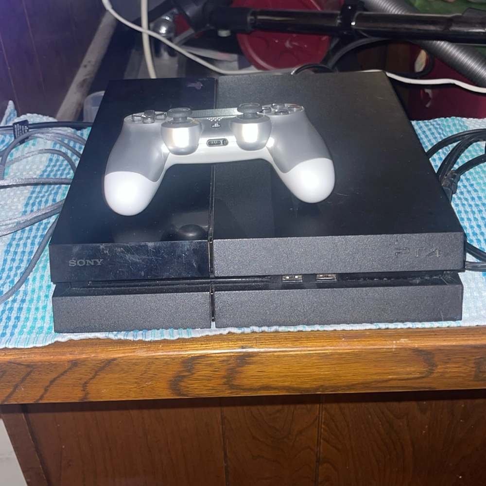 PS4 controller & PS4 console